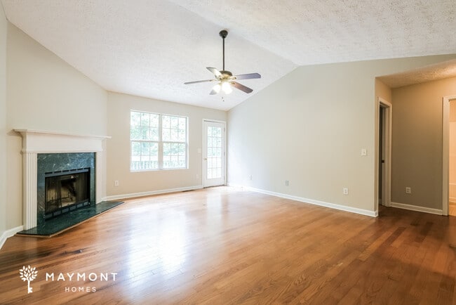 Photo - 1422 Elliotts Ln