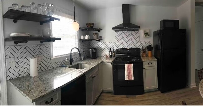 Photo - 419 Howle Ave