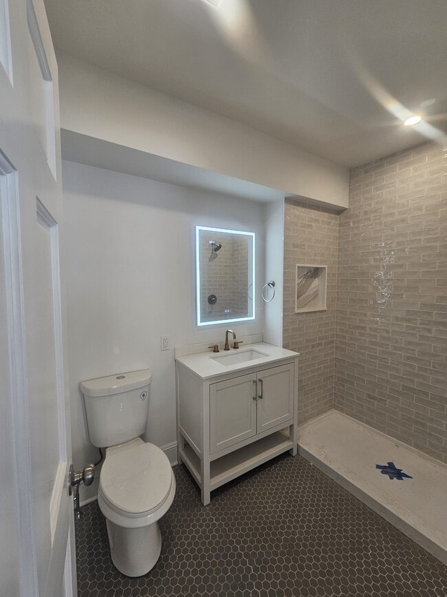 Photo - Fairfield Ave Unit 2nd Left