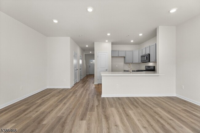 Photo - 76 Alexander Wy