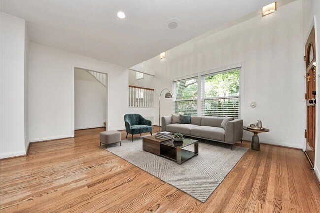 Photo - 3912 Ruskin St