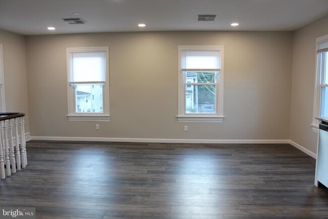 34 Delsea Dr S