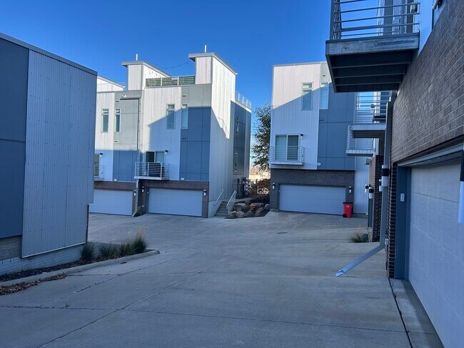 Photo - 212 E 14th St