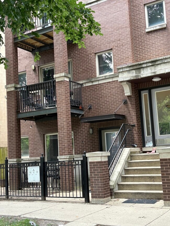 Building Photo - 1226 S Blue Island Ave Rental