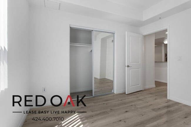 Photo - 11925 Kling St Unidad 311