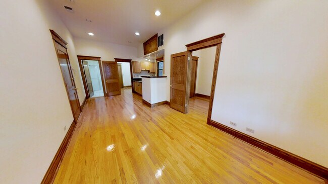 1139 W Webster Ave
