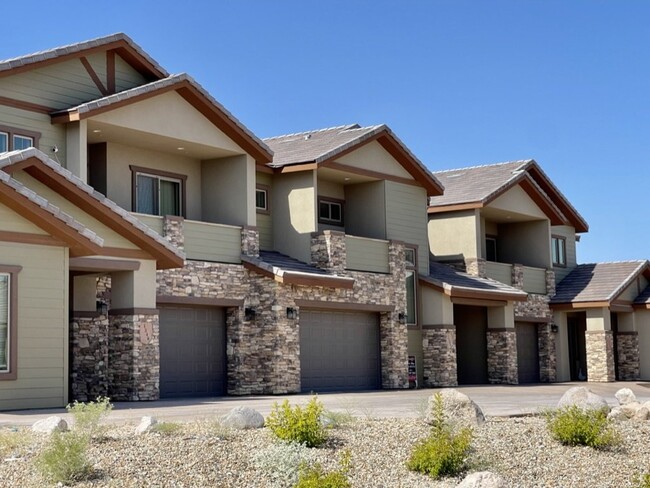 Huge Townhouse In Laughlin Ranch The Pinna... - Huge Townhouse In Laughlin Ranch The Pinna...