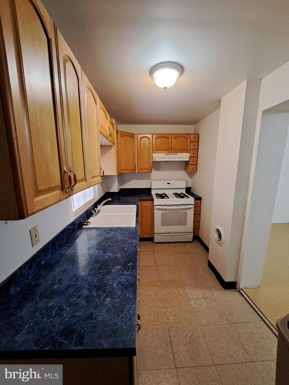 Photo - 528 Hart Ln