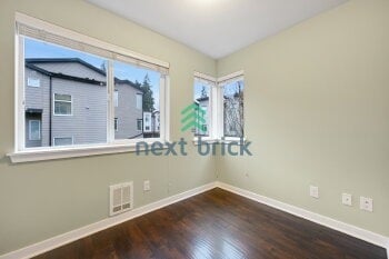 Photo - 4 BED & 3.5 BATH Townhouse FOR RENT