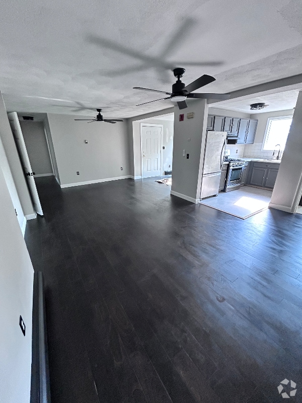 Building Photo - 102 Laurens St Rental