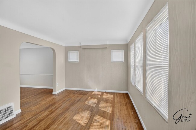 Photo - 13515 Montrose St