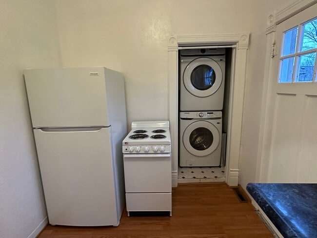 Photo - 215 Fremont St S