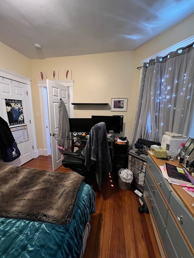 Building Photo - 17 Dow St