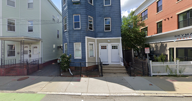 Building Photo - 57 Webster Ave Rental
