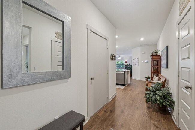 Photo - 111 Krause Spgs Dr Casa