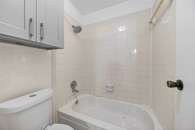 Photo - 2750 Holly Hall St Unidad 1706