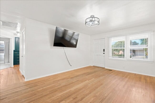 Photo - 601 Poplar Ave