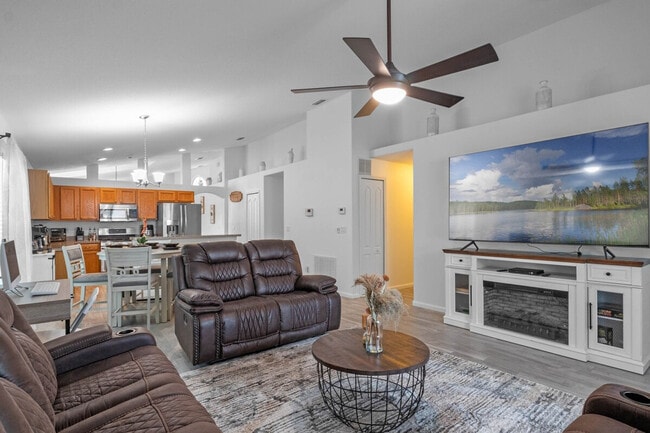 Building Photo - 15730 Bay Vista Dr Rental