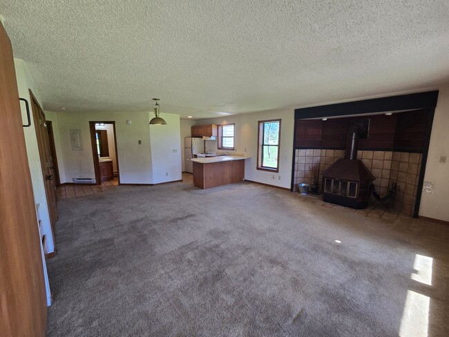 Building Photo - Pinonwood Studio- Month to Month Rental