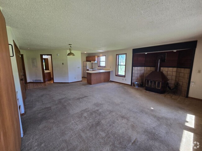 Building Photo - Pinonwood Studio- Month to Month Rental