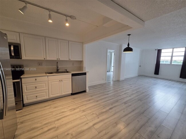 Building Photo - 2903 NE 163rd St Unit 405