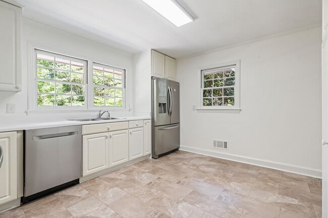 Photo - Heart of Chapel Hill! Roosevelt is ready for you!  4 bedrooms/3 bathrooms