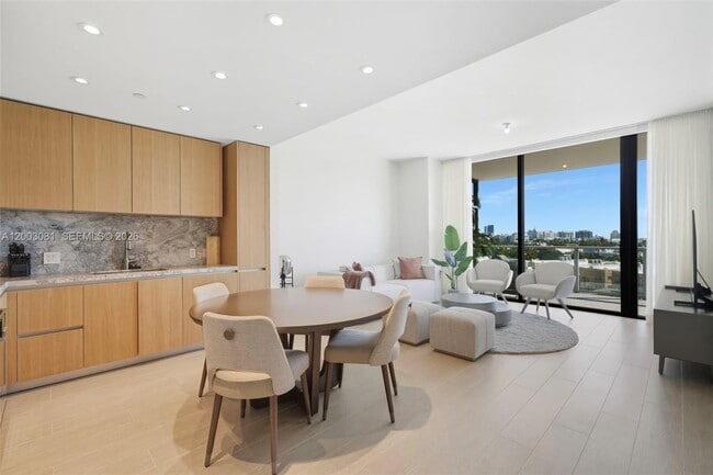 Building Photo - 500 Alton Rd Unit 808