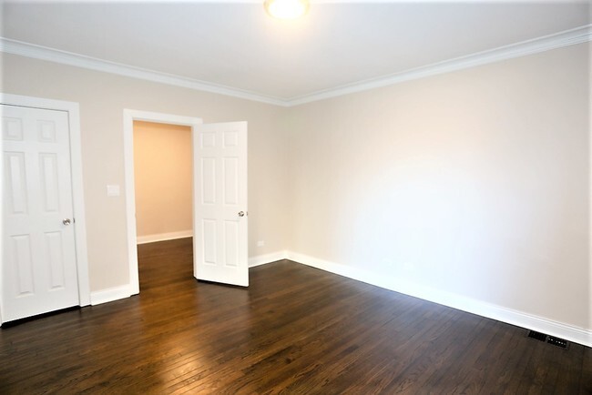 Photo - 4451 N Rockwell St Apartments Unit 2
