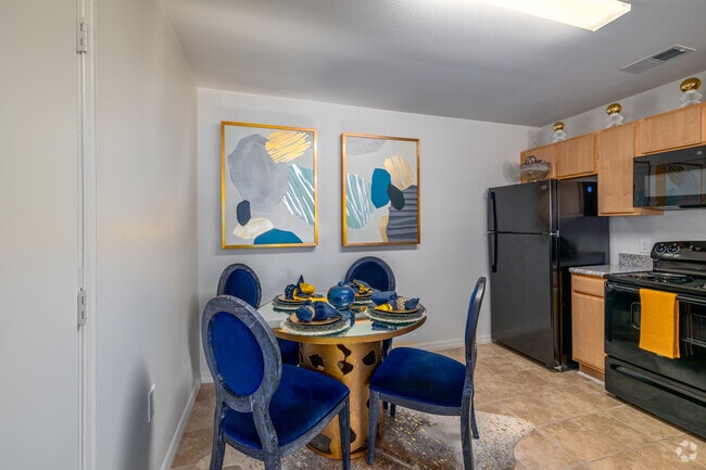 2BR, 2BA - 1,035SF - Kitchen
