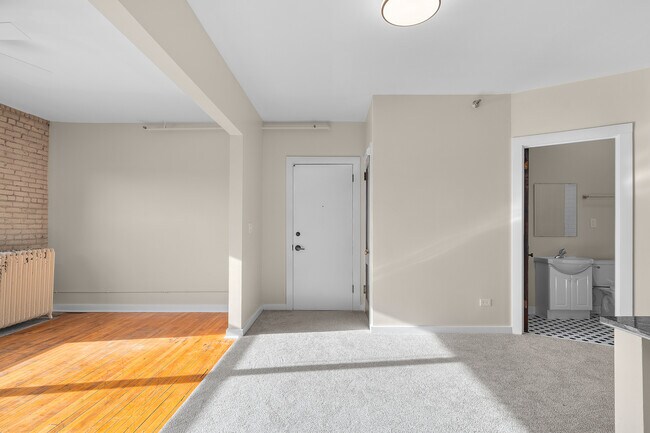 Photo - 606 E 15th St Unidad 32