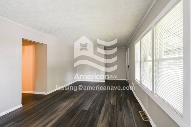 Photo - 848 Lasalle St