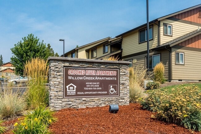 Photo - 410 NE Oak St