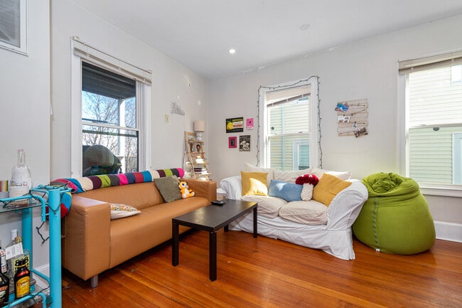 Building Photo - 226 Calumet St Unit 2