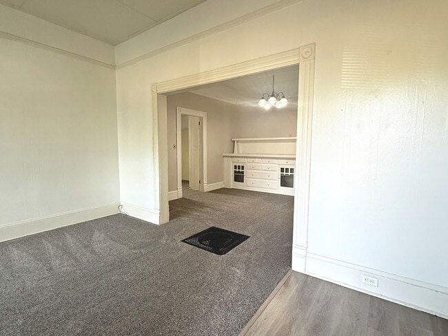 Photo - 4612 SE Taylor St