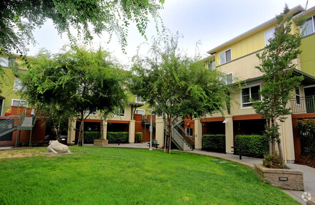 Building Photo - Lion Creek Crossings Rental