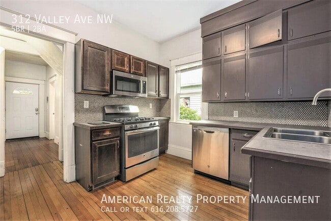 Photo - 312 Valley Ave NW
