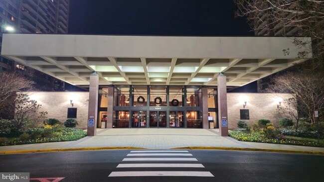 Building Photo - 5501 Seminary Rd Unit 2502S