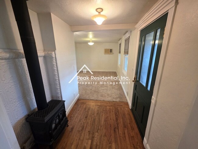 Photo - Charming 2bd/1ba Victorian Duplex