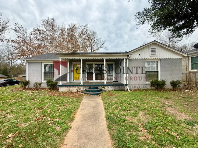 Building Photo - Available-Adorable Large 3 bedroom Home near Downtown!