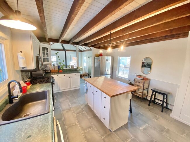 Photo - 3 Bedroom House Colchester Available 8/15