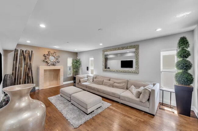 Photo - 200 NE 16th Ave Unidad ID1369656P