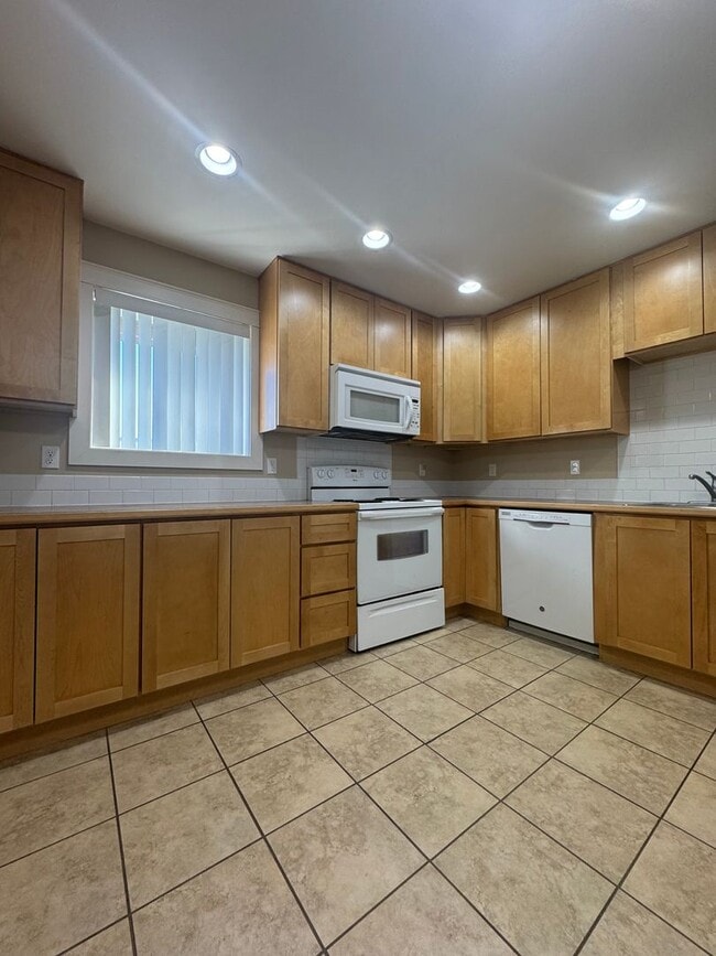 Photo - Cambridge Place I - 2235 Unit #1