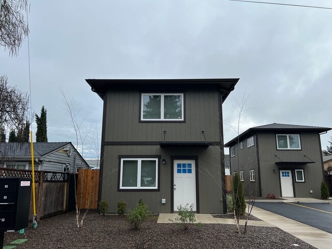 Building Photo - Brand new one bedroom apartment in Central Medford | Available August! Unit 534 Putnam Ave. #1