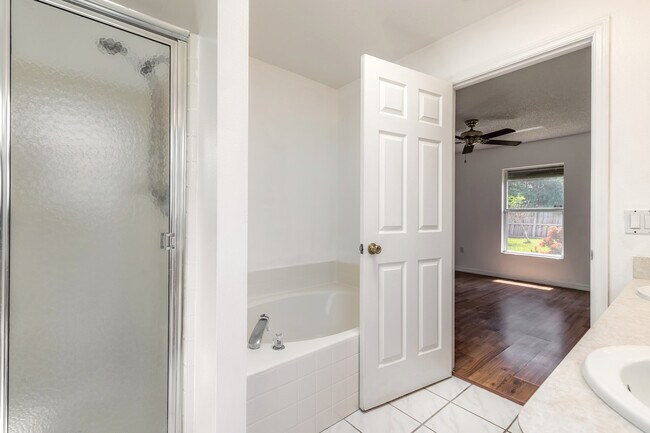 Photo - 3214 Juniper Dr