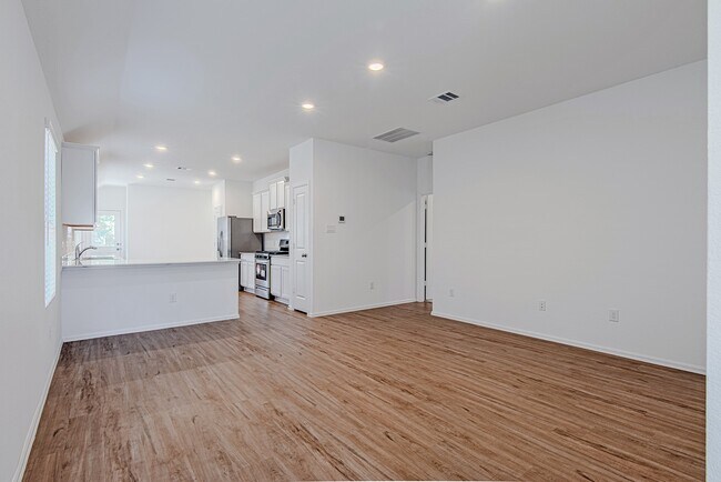 Photo - 6318 Astoria Pk Ln