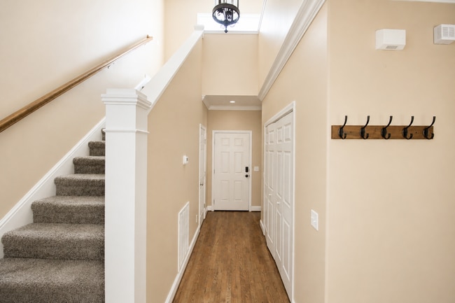 Photo - 112 St James Pl
