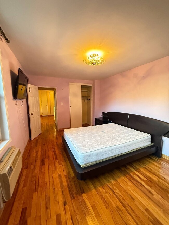 Photo - 1580 E 18th St Unidad 2F