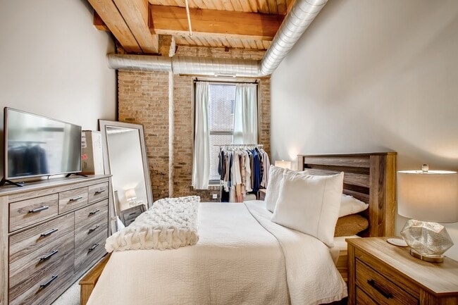 Photo - 1040 W Adams St Unit 218