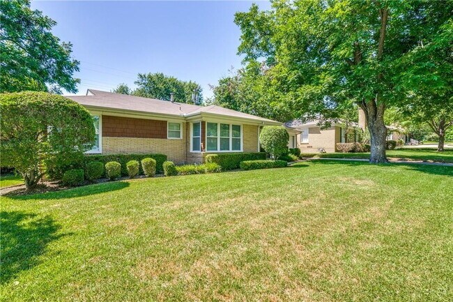 Photo - Spacious 5 Bedroom Home Near TCU Available 6/1/26