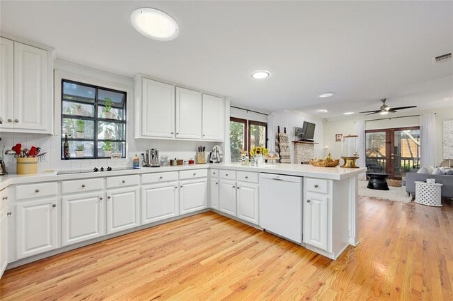 Photo - 4006 Lewis Ln